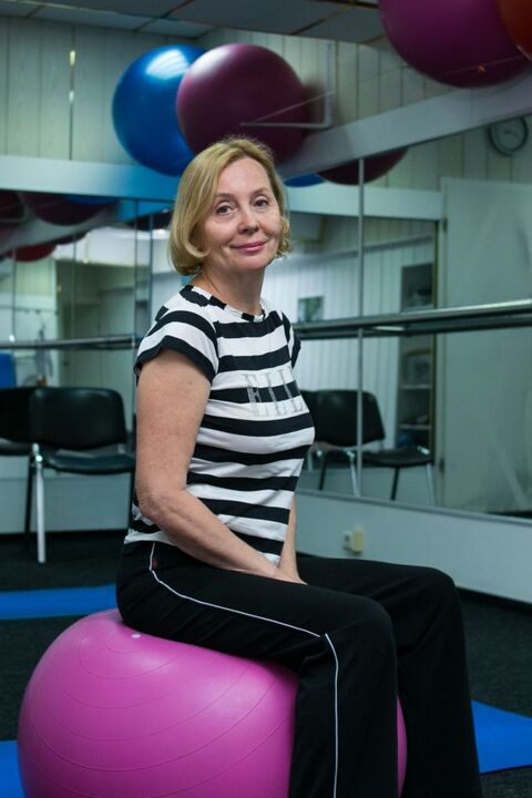 Woman in chest osteochondrosis after exercise